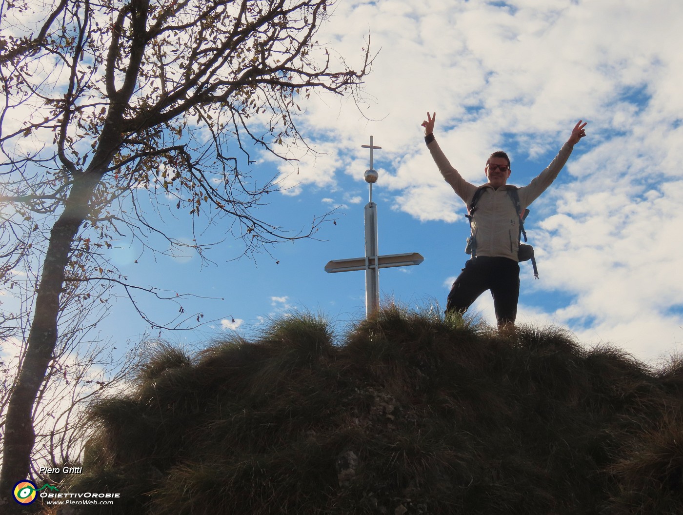 02 Alla croce anticima Monte Ocone (1351 m).JPG